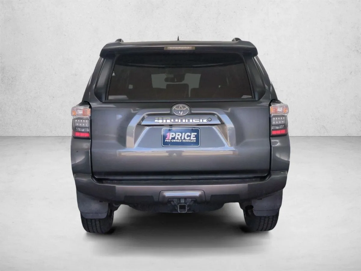 2021 Toyota 4Runner SR5 thumbnail 7
