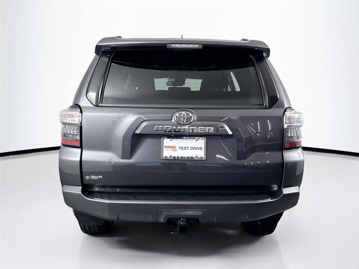 2021 Toyota 4Runner SR5 thumbnail 10