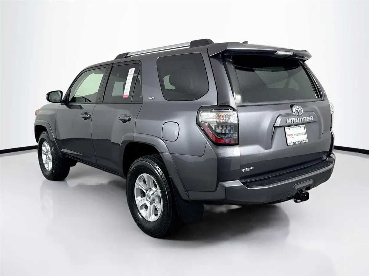 2021 Toyota 4Runner SR5 thumbnail 11