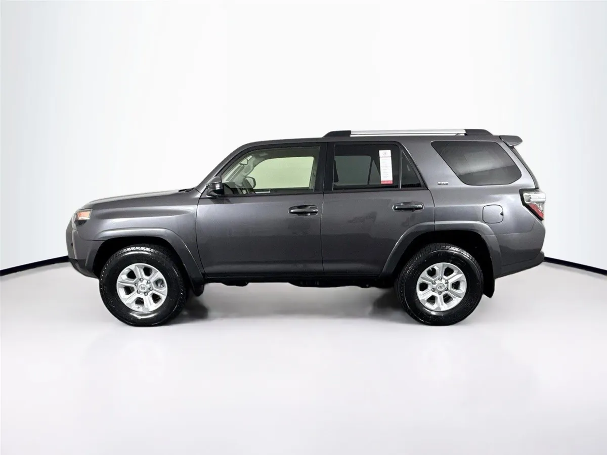 2021 Toyota 4Runner SR5 thumbnail 12