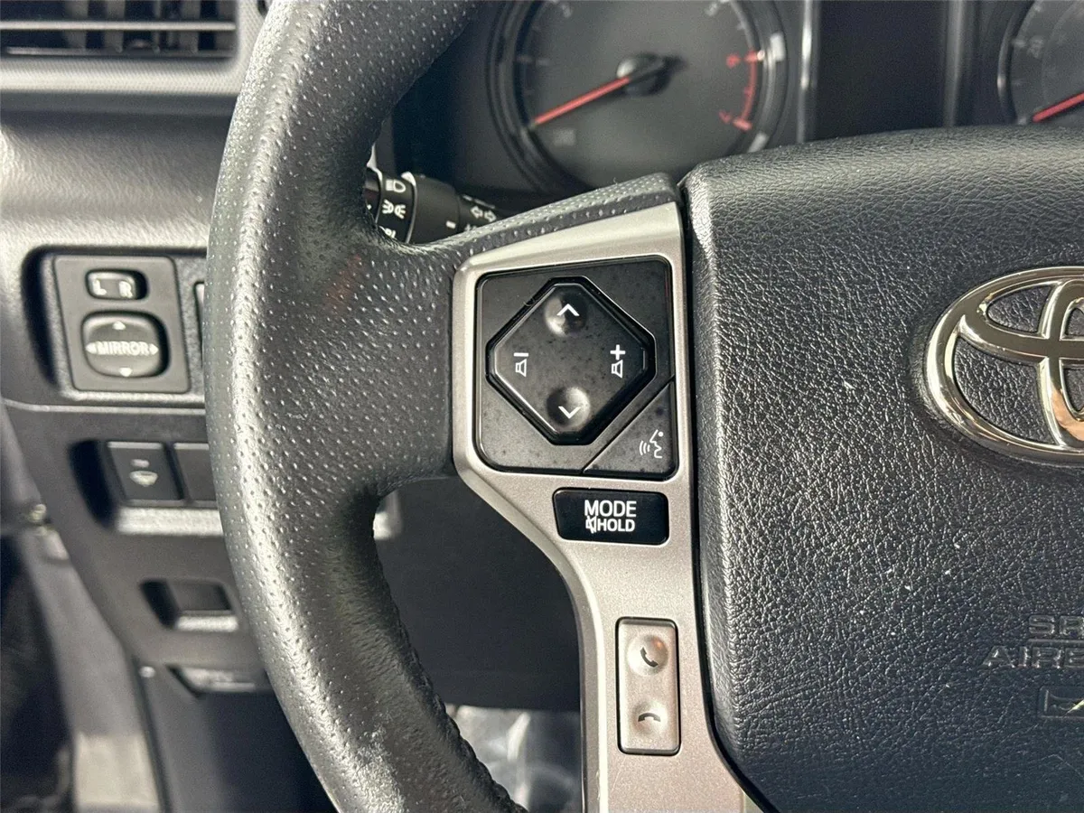2021 Toyota 4Runner SR5 thumbnail 16