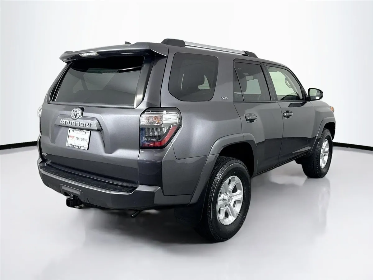 2021 Toyota 4Runner SR5 thumbnail 2