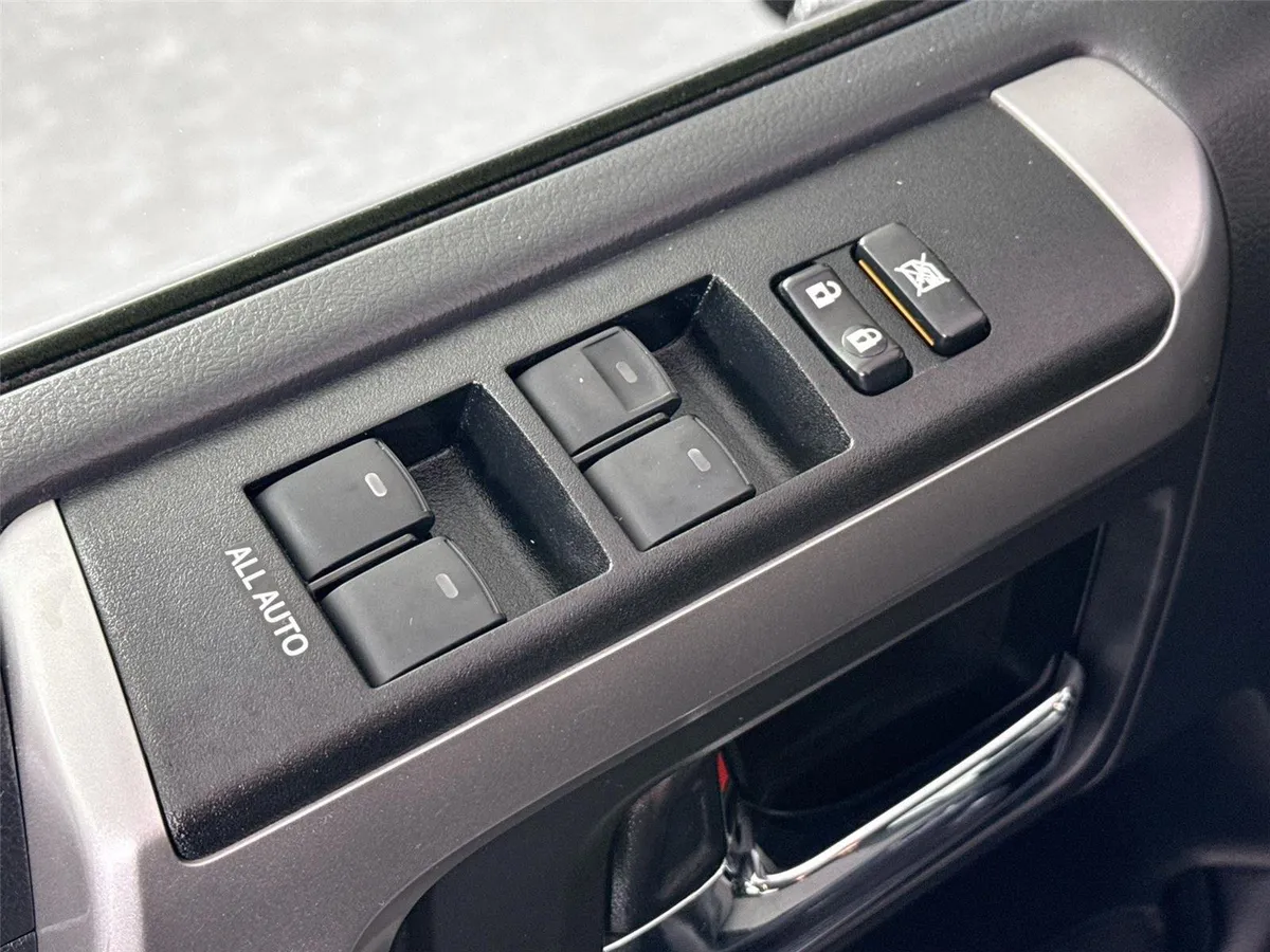 2021 Toyota 4Runner SR5 thumbnail 27