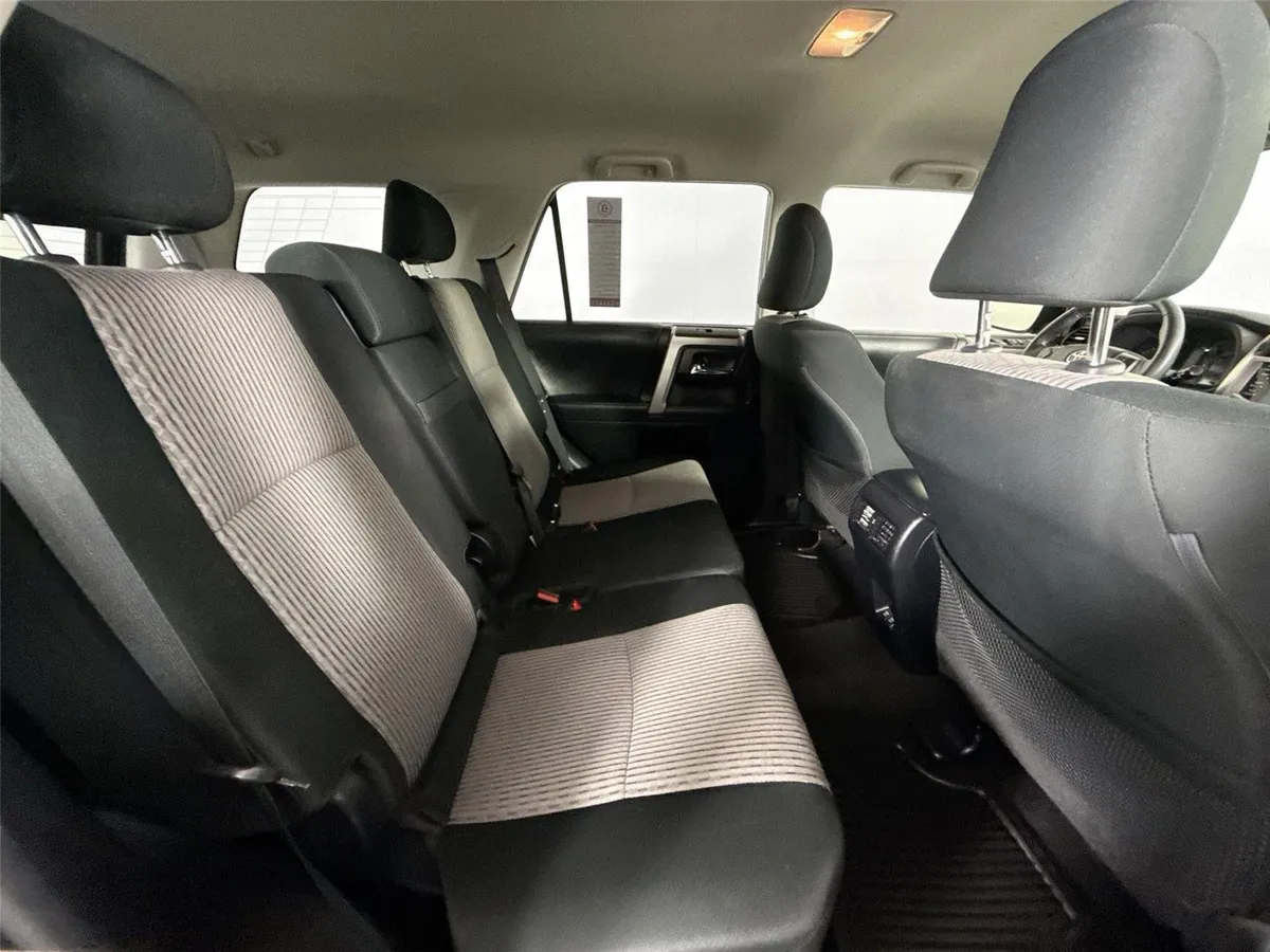 2021 Toyota 4Runner SR5 thumbnail 38