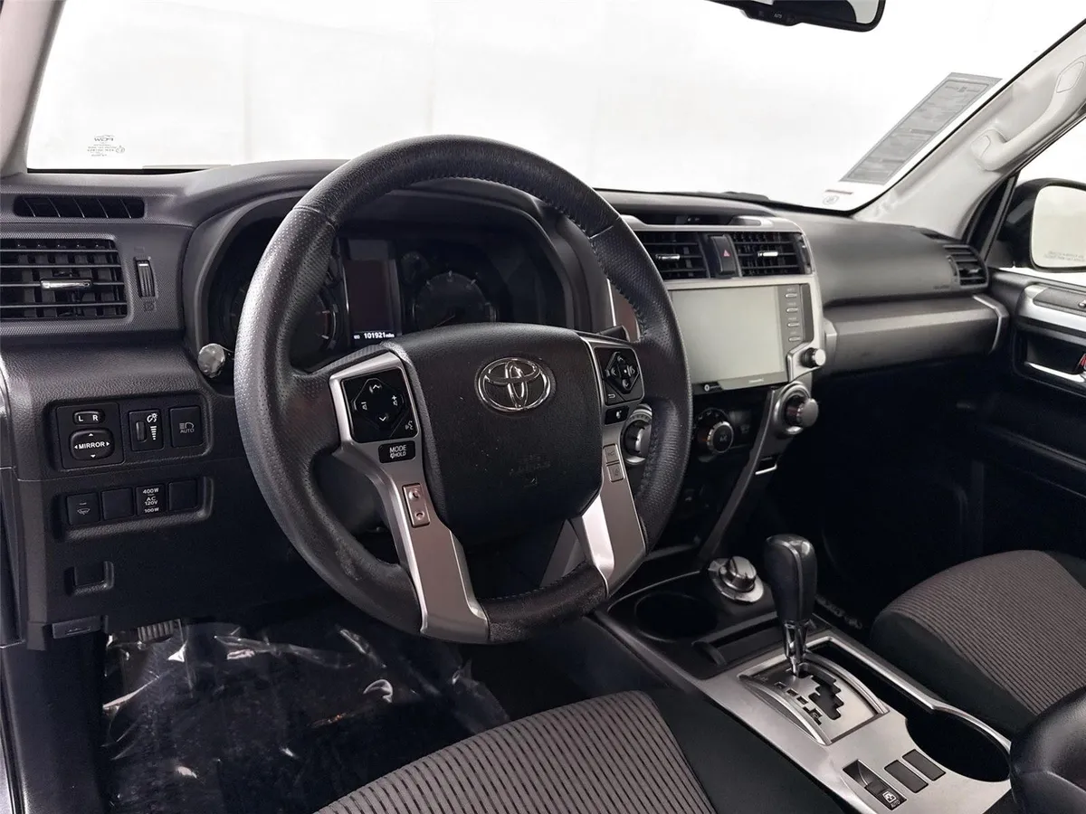 2021 Toyota 4Runner SR5 thumbnail 4