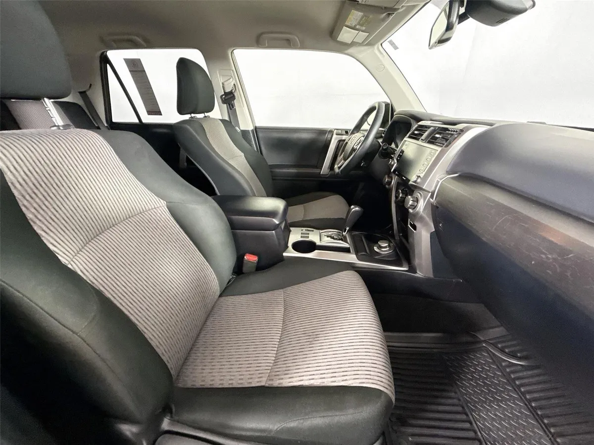 2021 Toyota 4Runner SR5 thumbnail 40