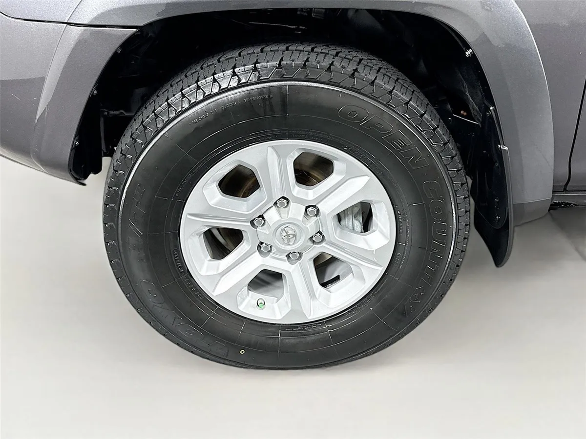 2021 Toyota 4Runner SR5 thumbnail 43