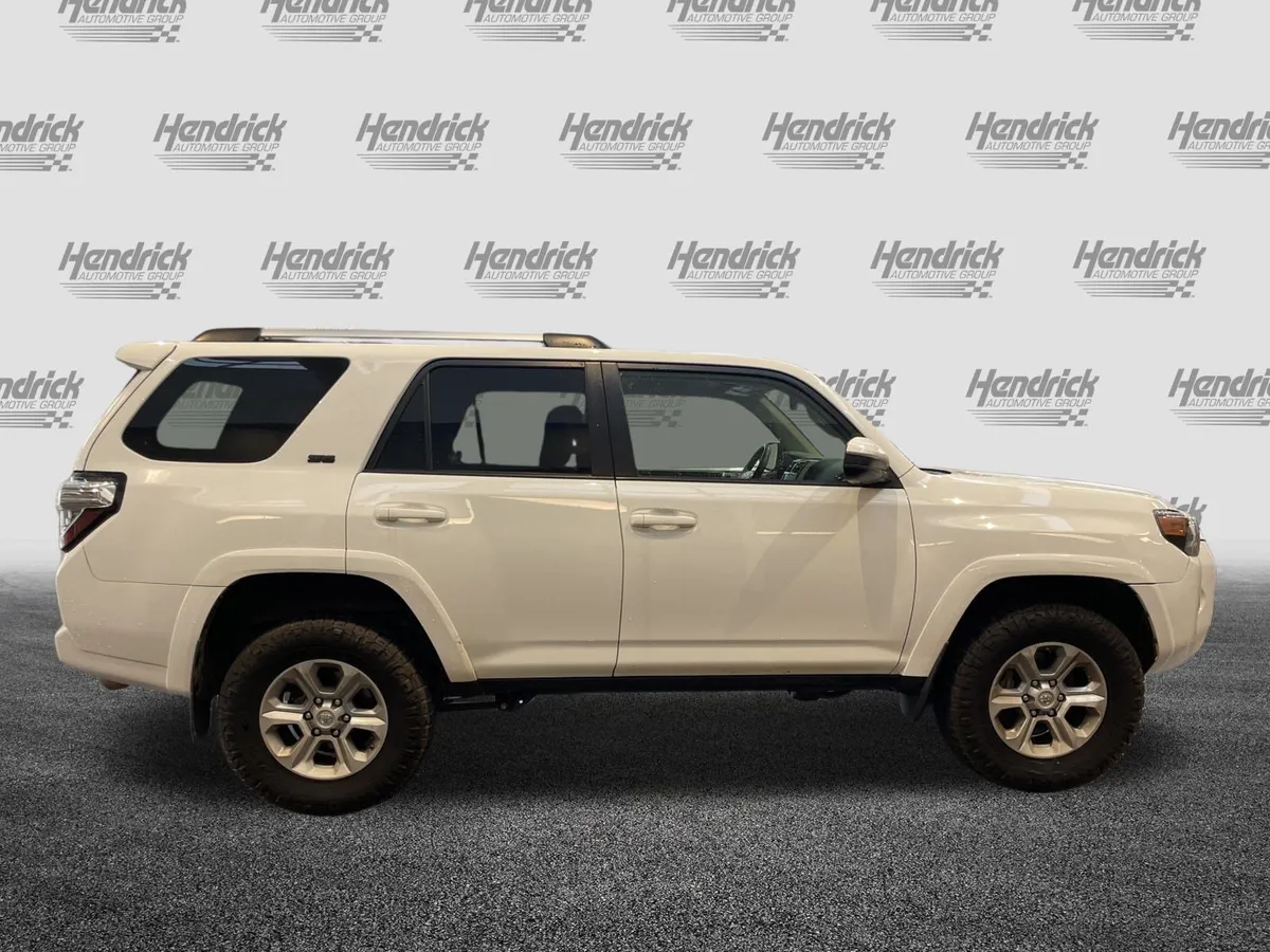 2021 Toyota 4Runner SR5 thumbnail 10