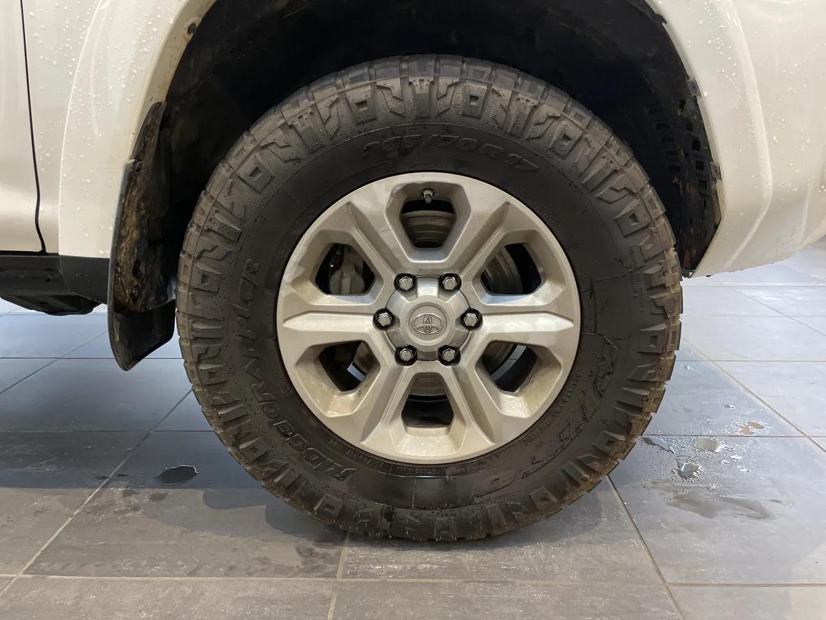 2021 Toyota 4Runner SR5 thumbnail 11