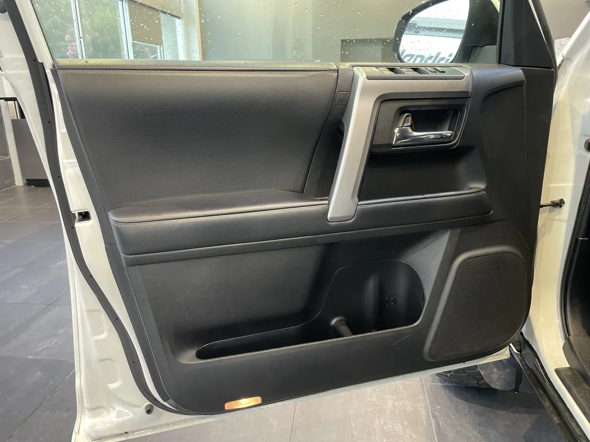 2021 Toyota 4Runner SR5 thumbnail 13