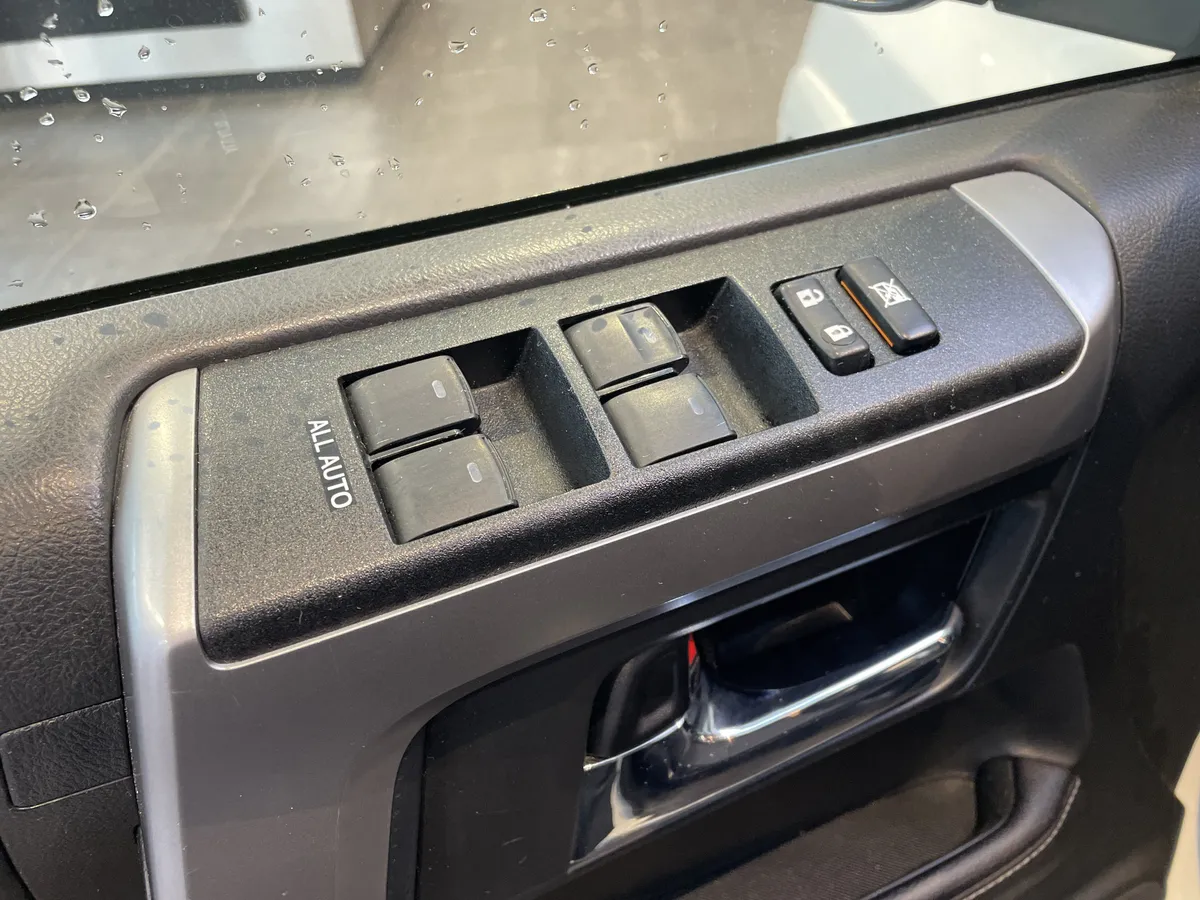 2021 Toyota 4Runner SR5 thumbnail 14