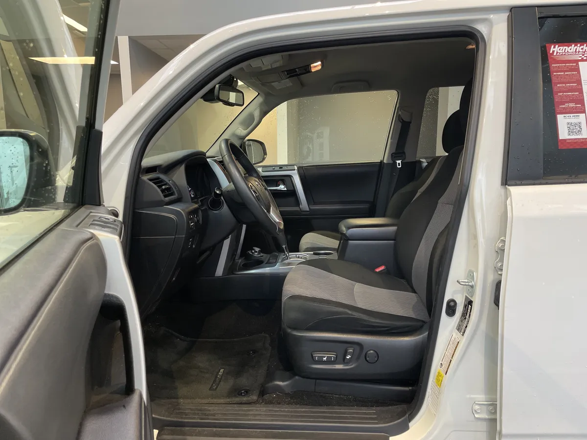 2021 Toyota 4Runner SR5 thumbnail 16