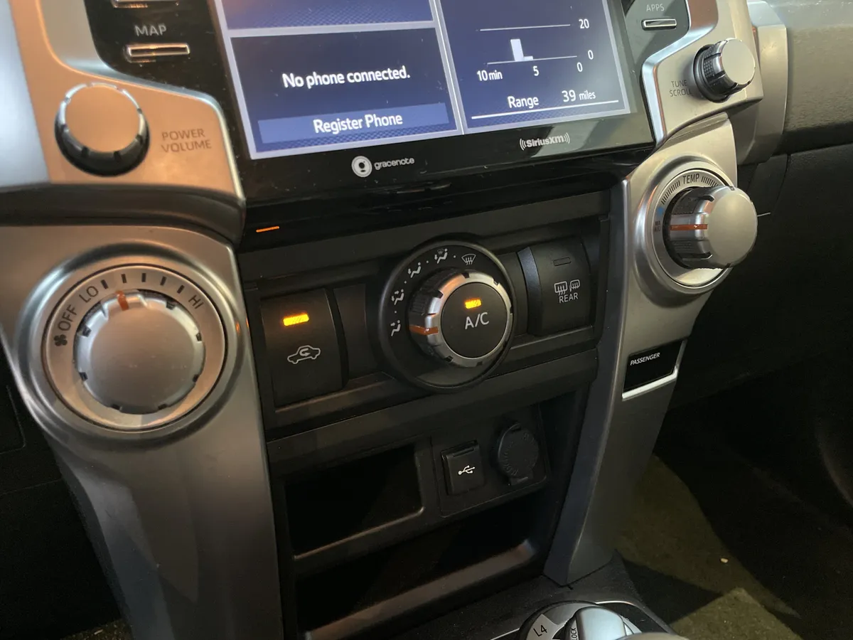 2021 Toyota 4Runner SR5 thumbnail 26