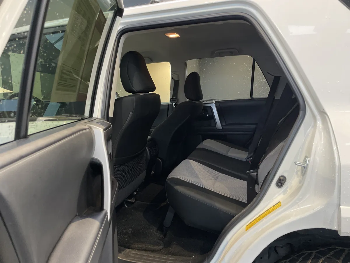 2021 Toyota 4Runner SR5 thumbnail 31