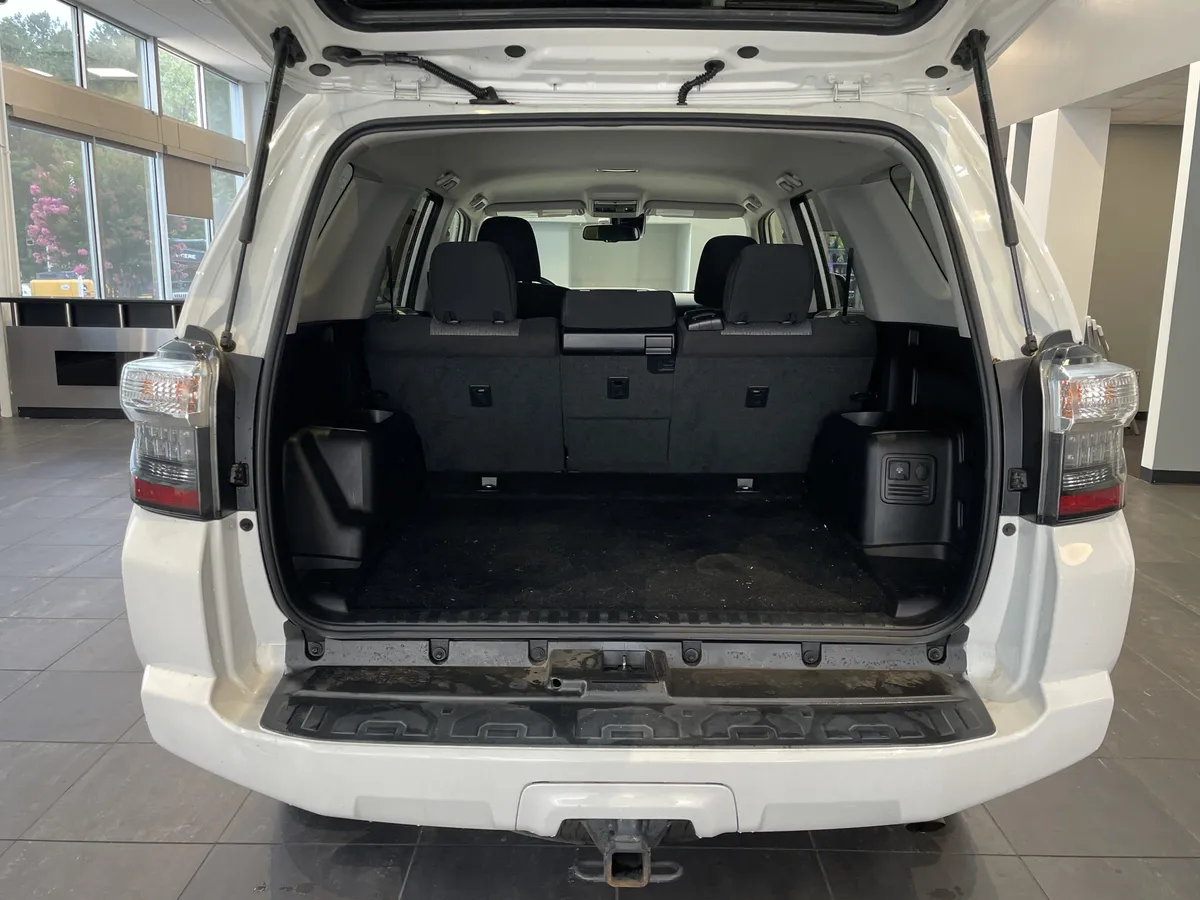 2021 Toyota 4Runner SR5 thumbnail 32