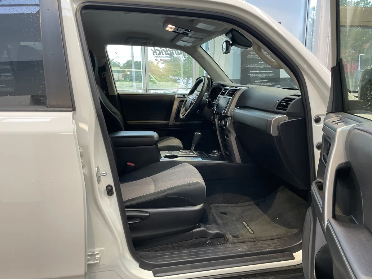 2021 Toyota 4Runner SR5 thumbnail 33