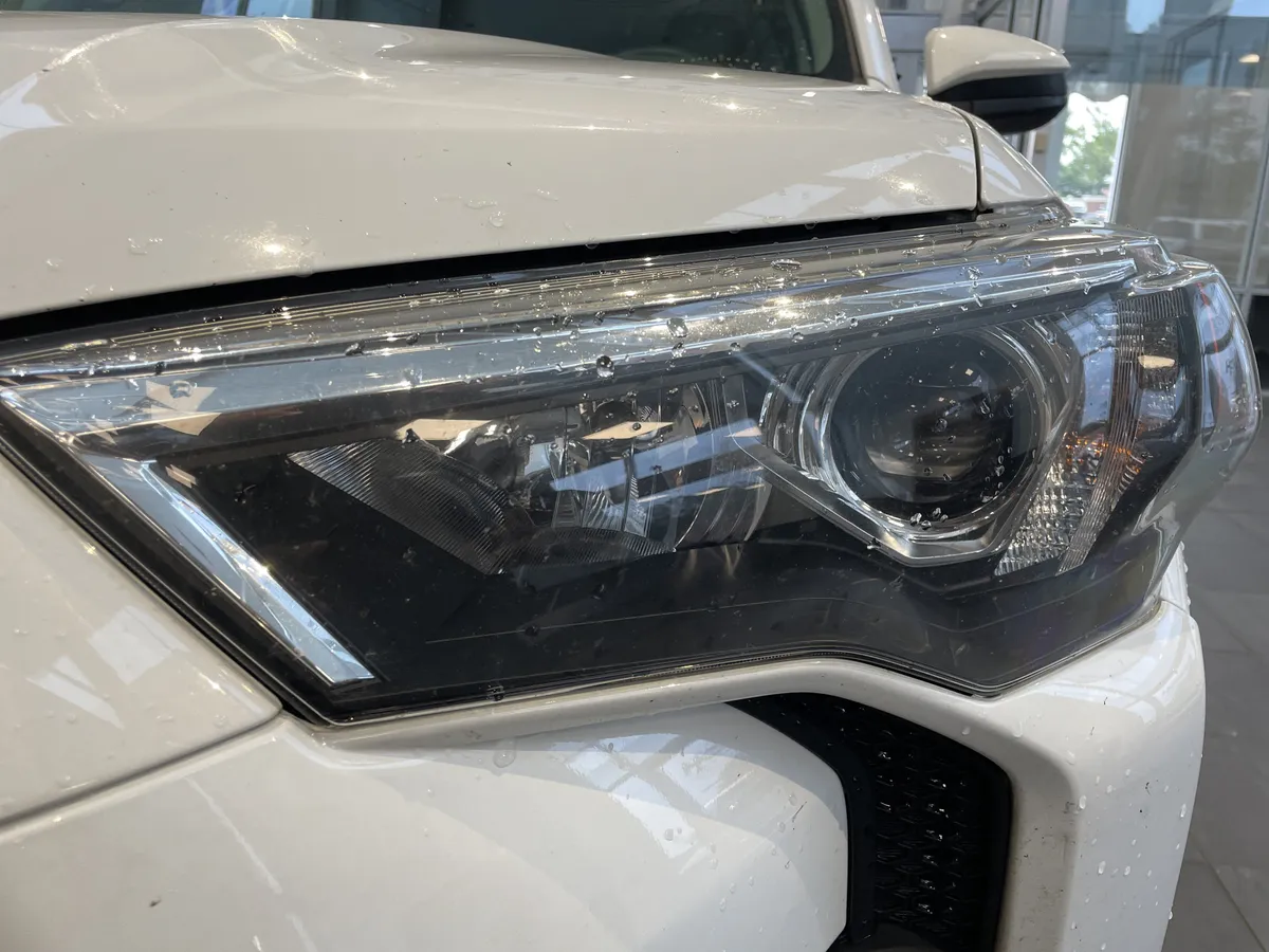 2021 Toyota 4Runner SR5 thumbnail 4