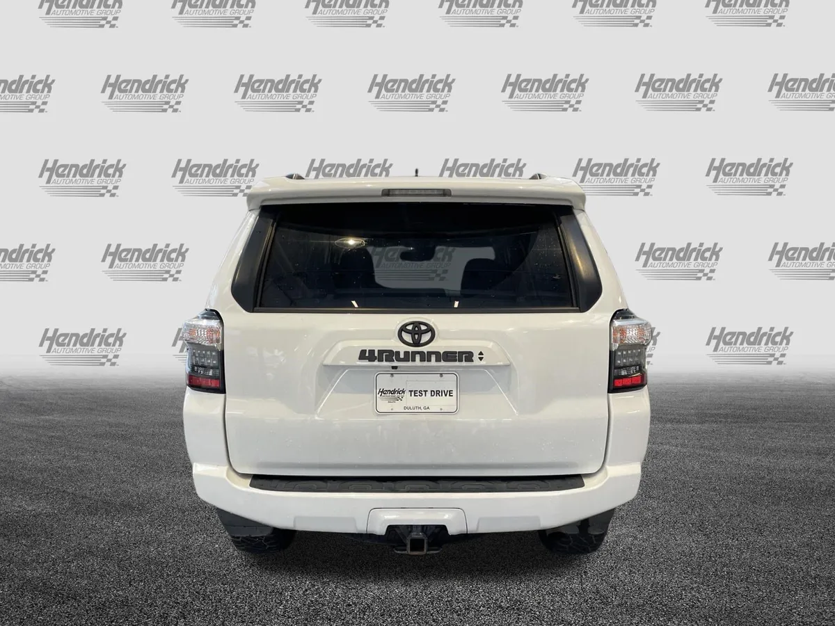 2021 Toyota 4Runner SR5 thumbnail 8