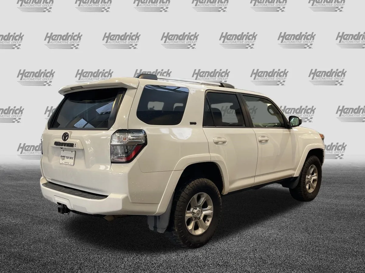 2021 Toyota 4Runner SR5 thumbnail 9