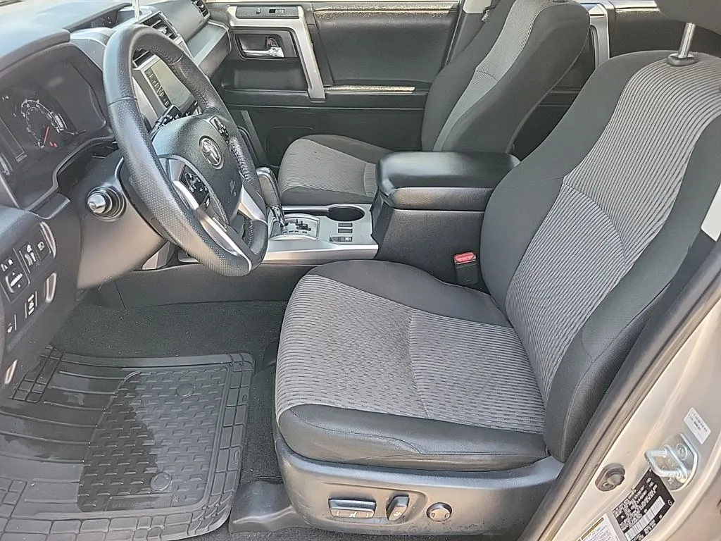 2021 Toyota 4Runner SR5 thumbnail 10