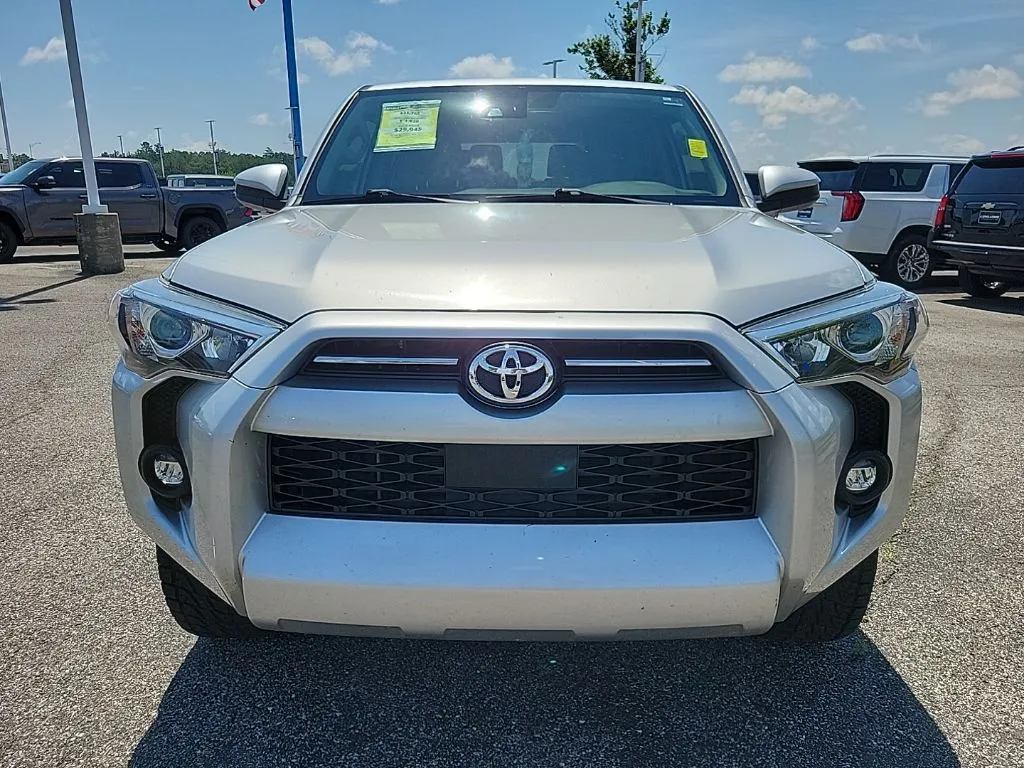 2021 Toyota 4Runner SR5 thumbnail 2
