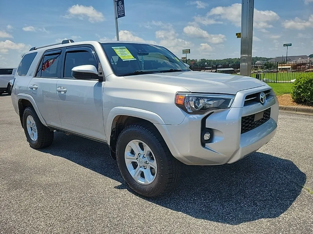 2021 Toyota 4Runner SR5 thumbnail 3