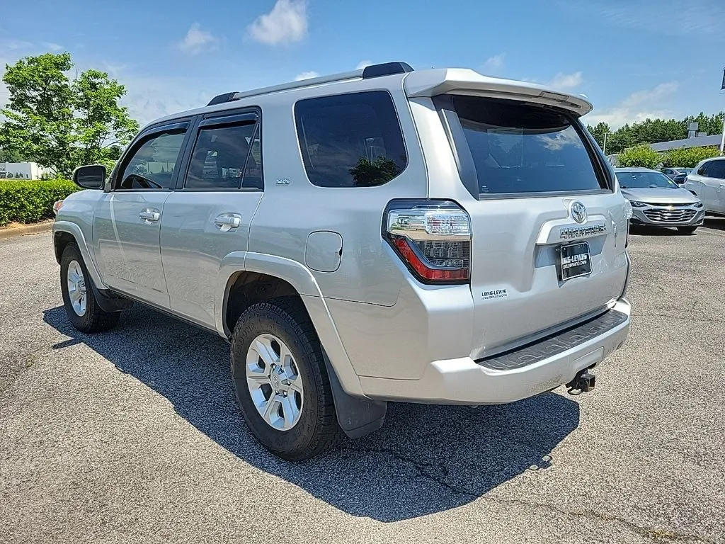 2021 Toyota 4Runner SR5 thumbnail 5