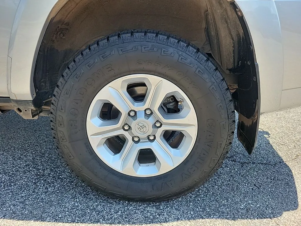 2021 Toyota 4Runner SR5 thumbnail 8