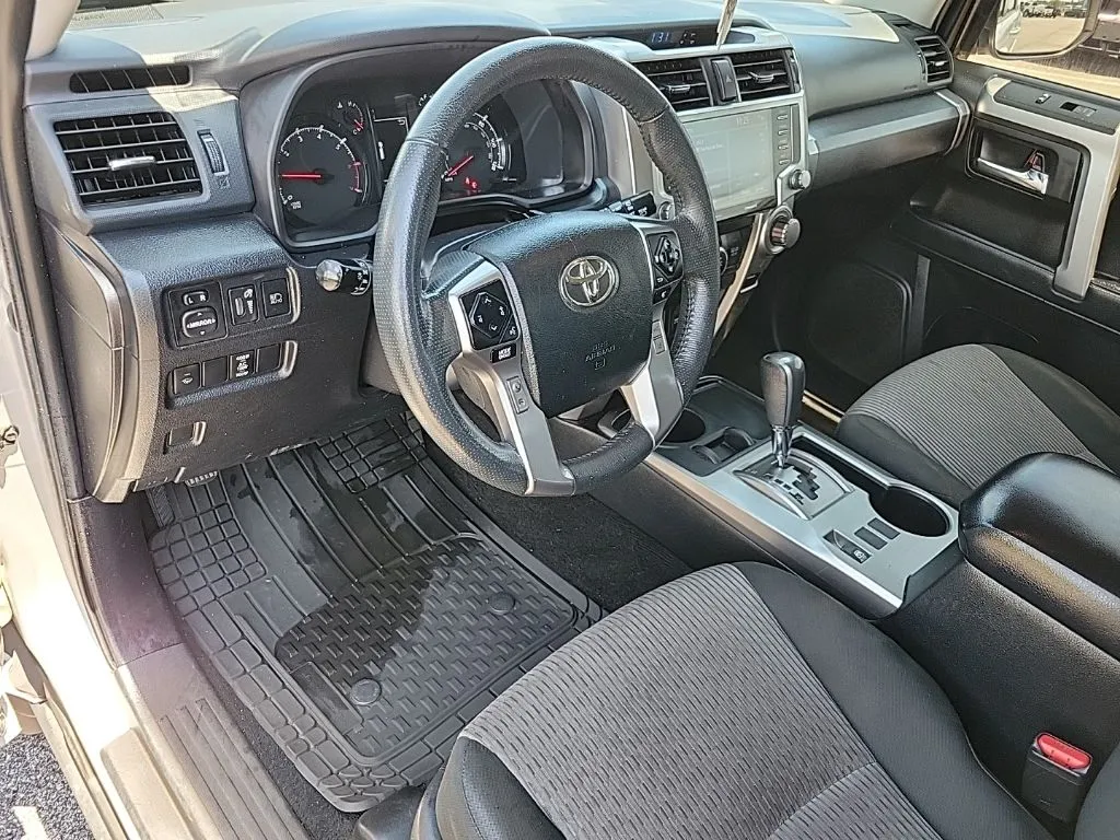 2021 Toyota 4Runner SR5 thumbnail 9