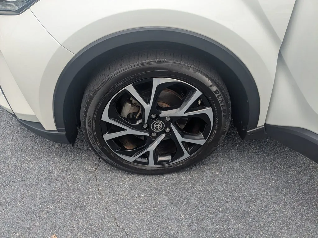 2021 Toyota C-HR LE thumbnail 10