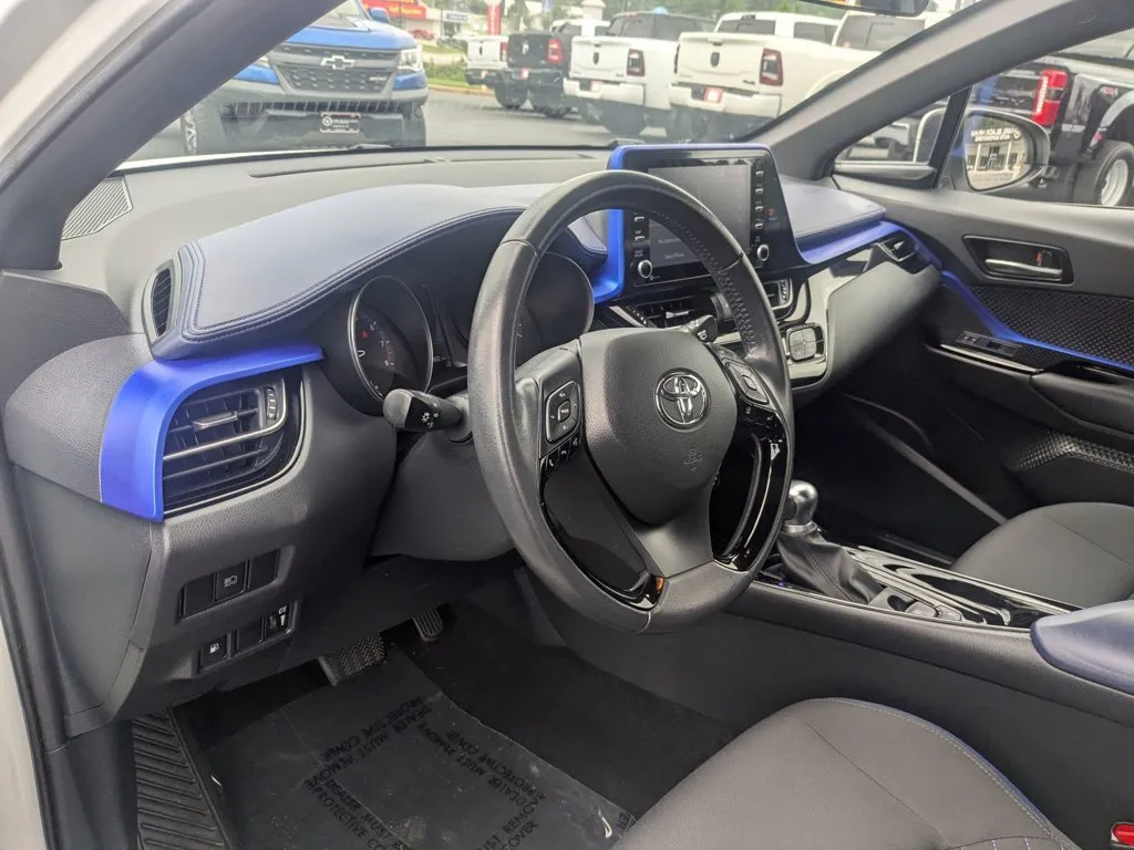 2021 Toyota C-HR LE thumbnail 13