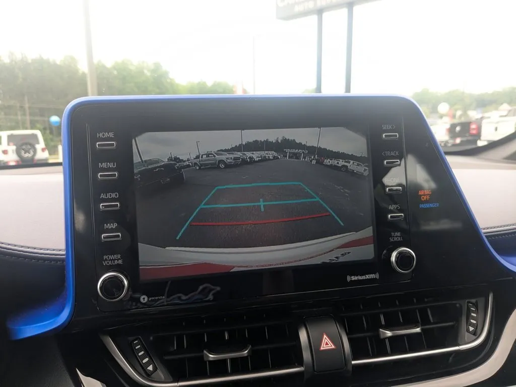 2021 Toyota C-HR LE thumbnail 16