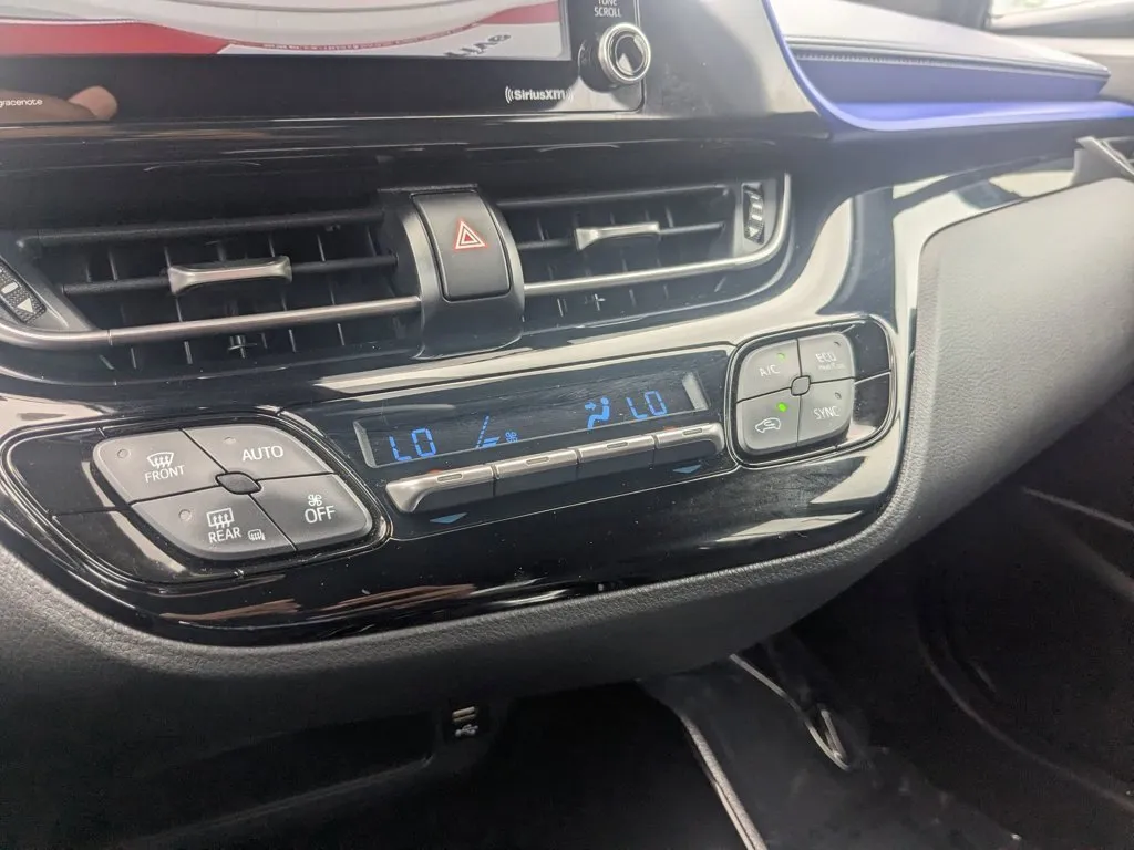 2021 Toyota C-HR LE thumbnail 17