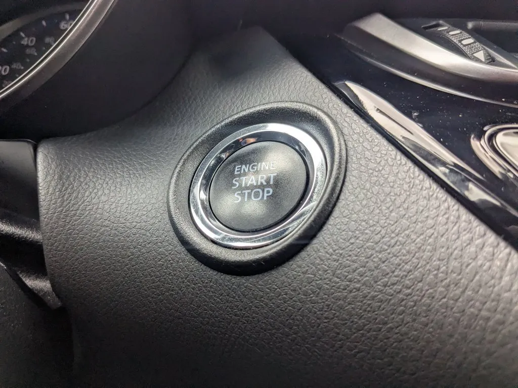 2021 Toyota C-HR LE thumbnail 19