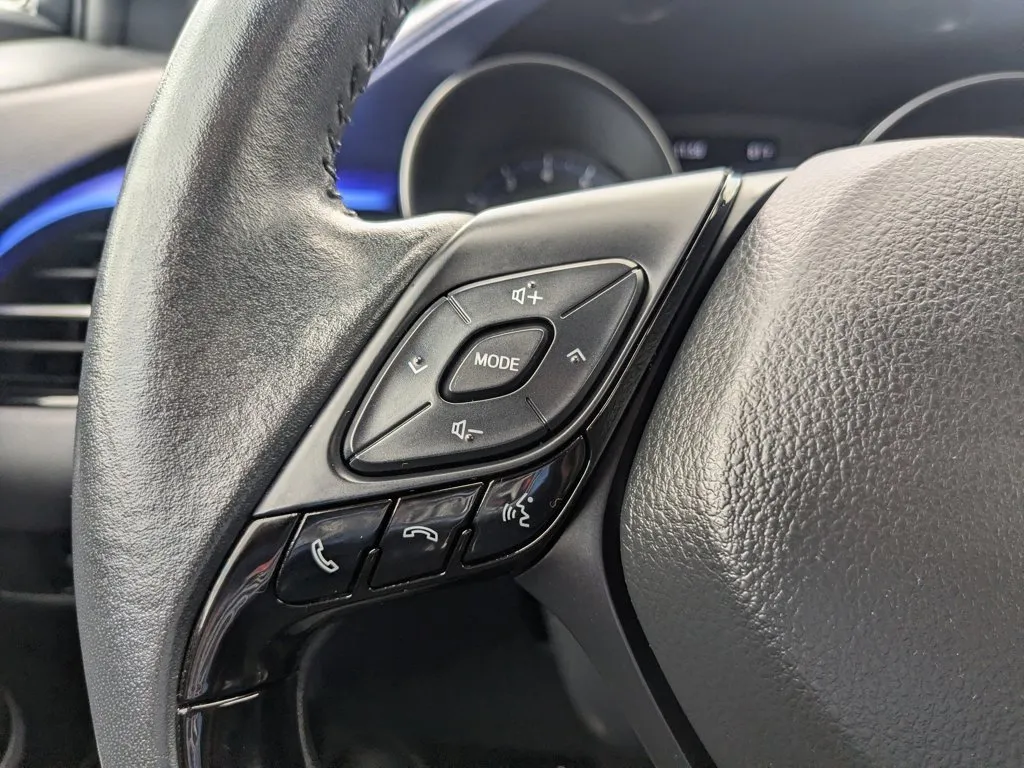 2021 Toyota C-HR LE thumbnail 21