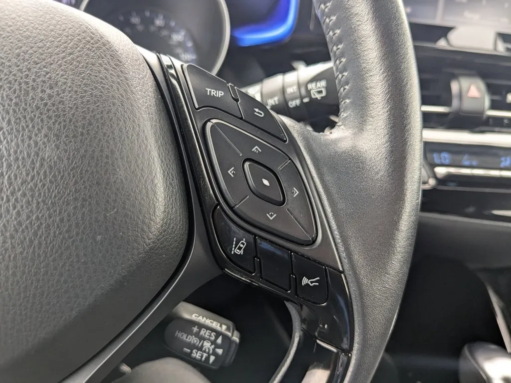2021 Toyota C-HR LE thumbnail 22