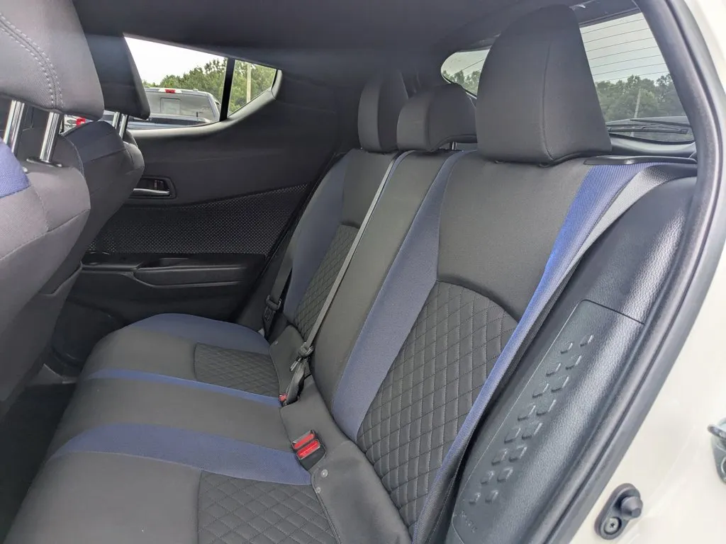 2021 Toyota C-HR LE thumbnail 23