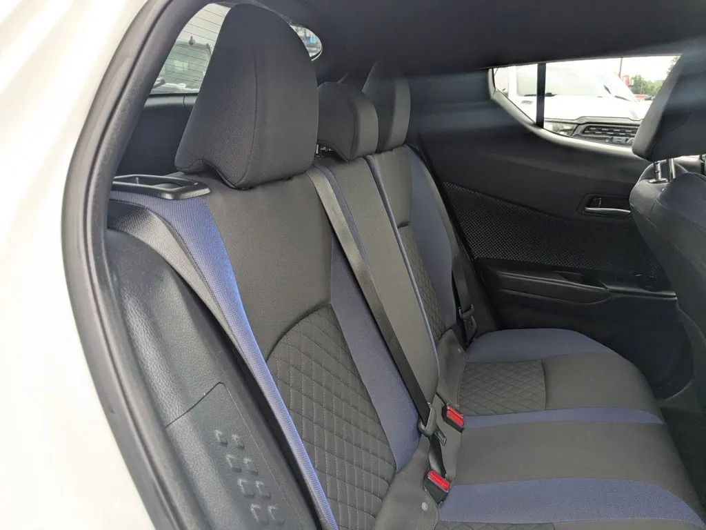 2021 Toyota C-HR LE thumbnail 25