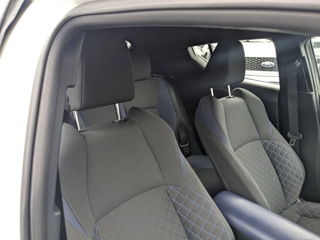 2021 Toyota C-HR LE thumbnail 26