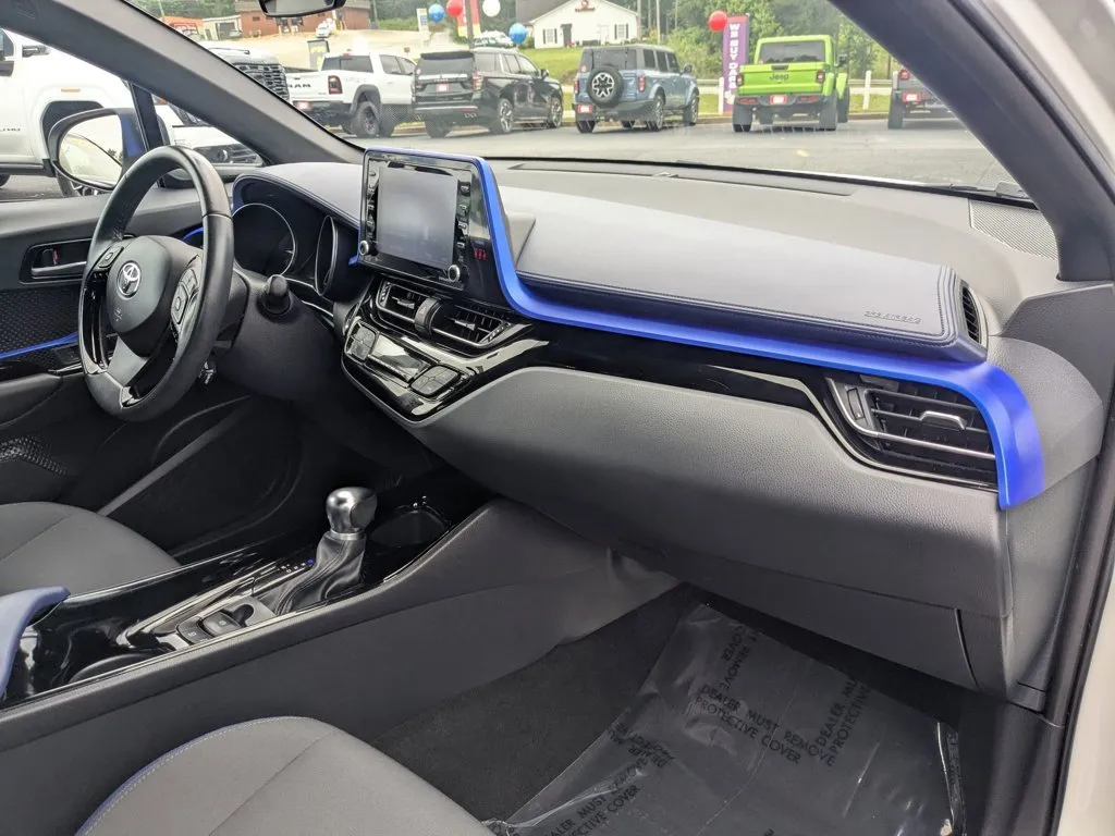 2021 Toyota C-HR LE thumbnail 27