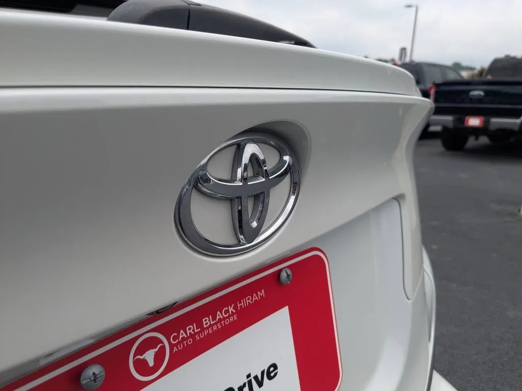 2021 Toyota C-HR LE thumbnail 28