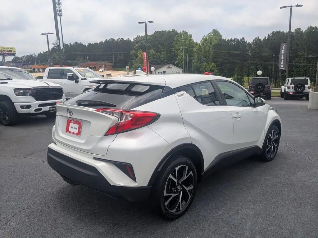 2021 Toyota C-HR LE thumbnail 5