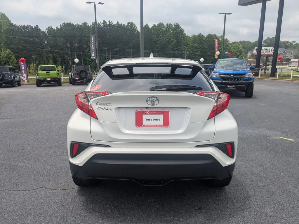 2021 Toyota C-HR LE thumbnail 6