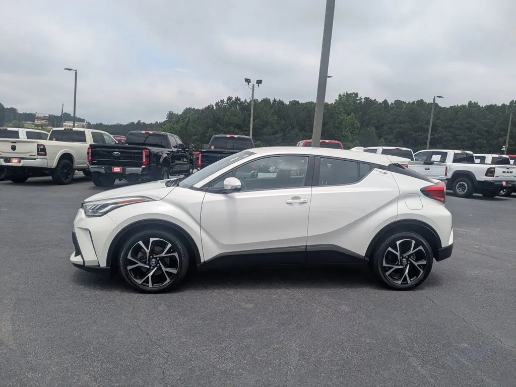 2021 Toyota C-HR LE thumbnail 8