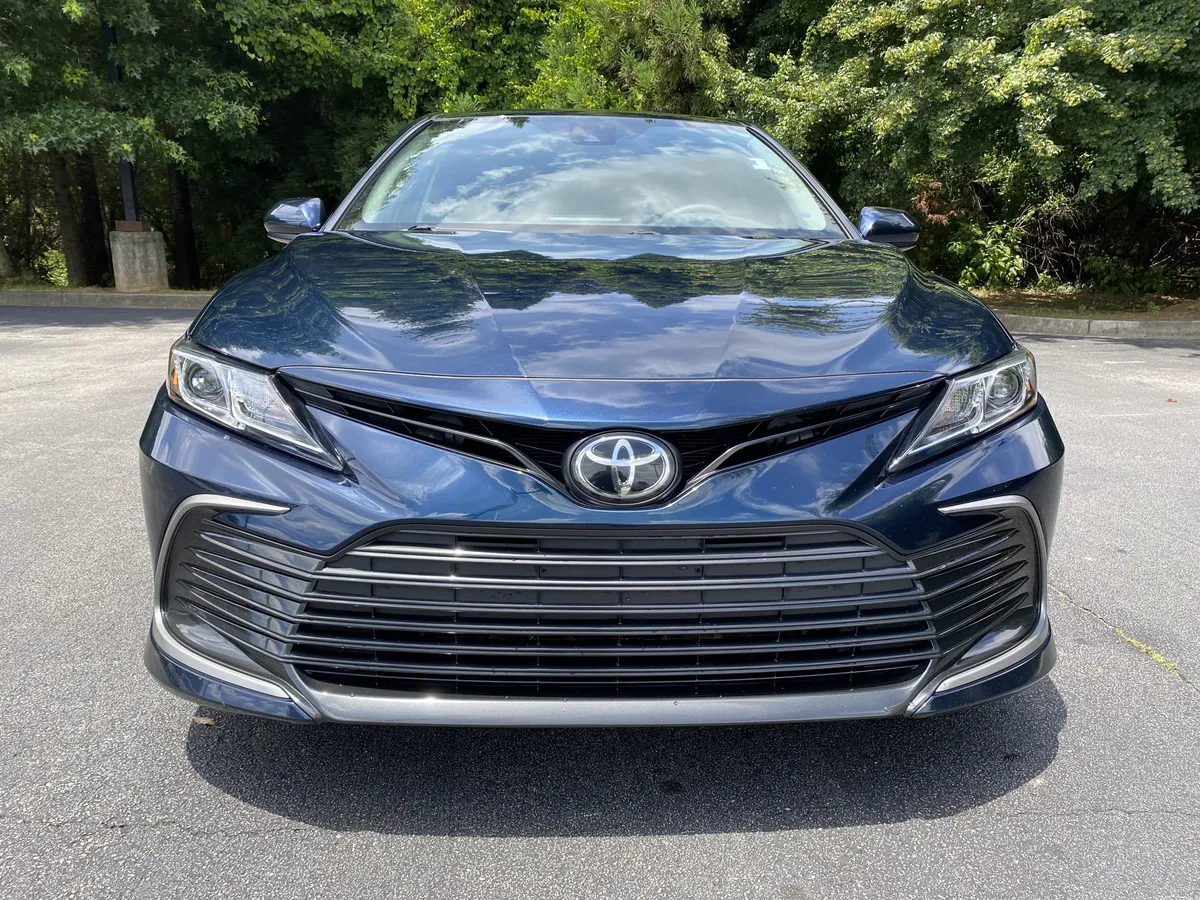 2021 Toyota Camry LE thumbnail 2