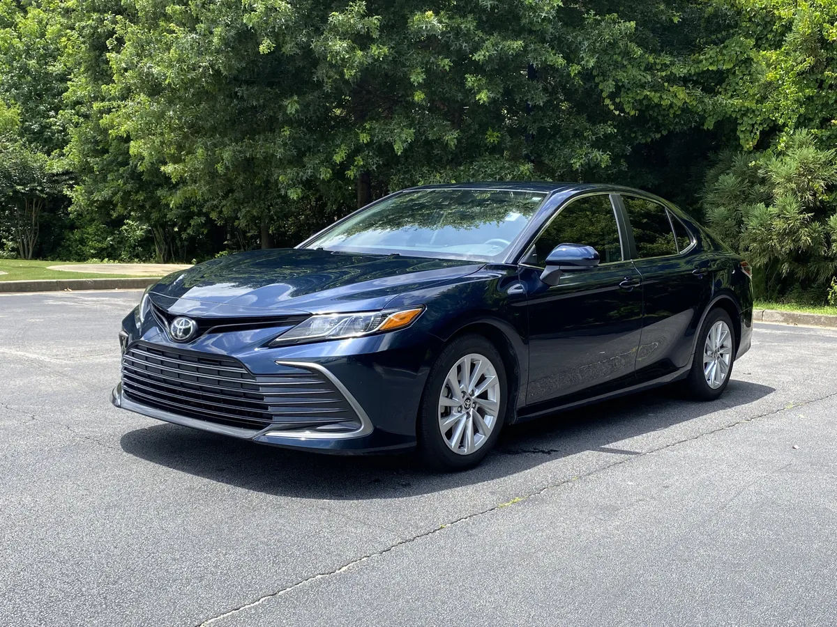 2021 Toyota Camry LE thumbnail 4