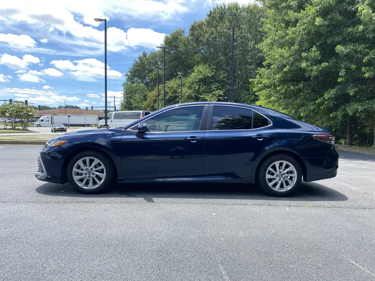 2021 Toyota Camry LE thumbnail 5