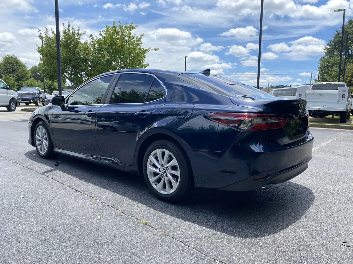 2021 Toyota Camry LE thumbnail 6