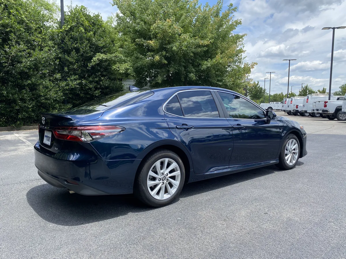 2021 Toyota Camry LE thumbnail 8