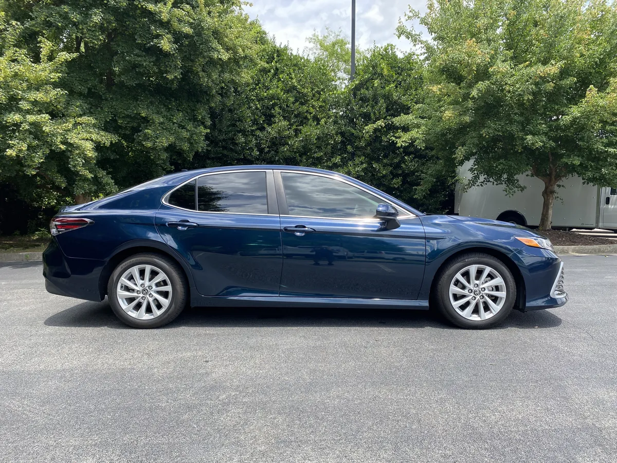 2021 Toyota Camry LE thumbnail 9